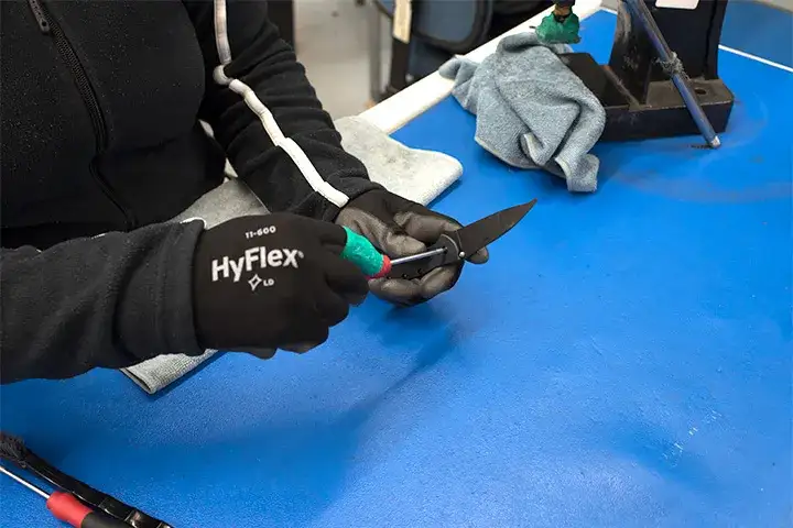 Adjusting pivot screw